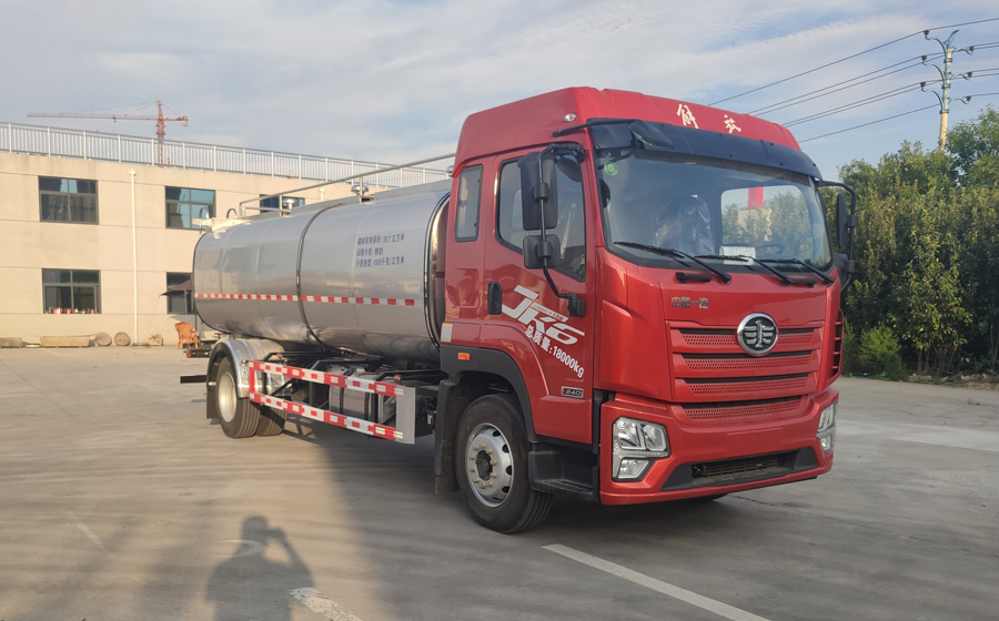 青島解放HTN5183GNY型鮮奶運(yùn)輸車